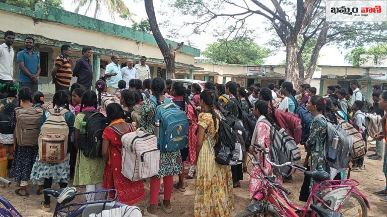ఢిల్లీ లాఠీచార్జికి నిరసనగా కాకరవాయిలో పాఠశాలల బంద్