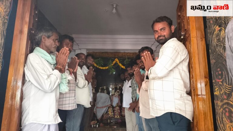 KTR పుట్టినసరోజు సంధర్భంగా రామలయంలో ప్రత్యేక పూజలు చేస్తున్న హస్నాబాద్ BRS నాయకులు